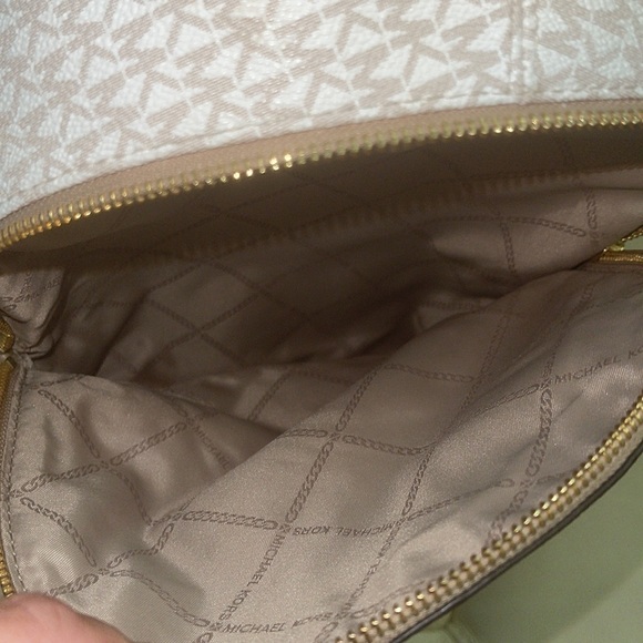 Michael Kors backpack bag EUC (except one flaw) - Picture 5 of 12